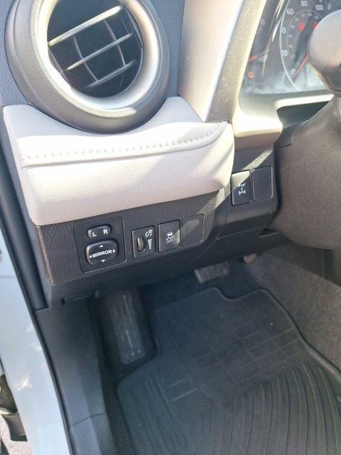 Used 2015 Toyota RAV4 XLE image 12