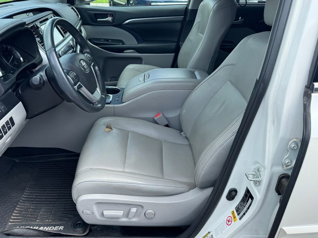 Used 2019 Toyota Highlander Limited Platinum AWD/4WD image 5