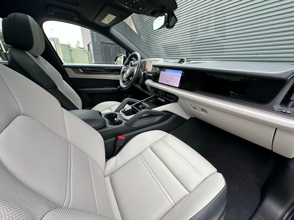 Certified 2025 Porsche Cayenne S image 41