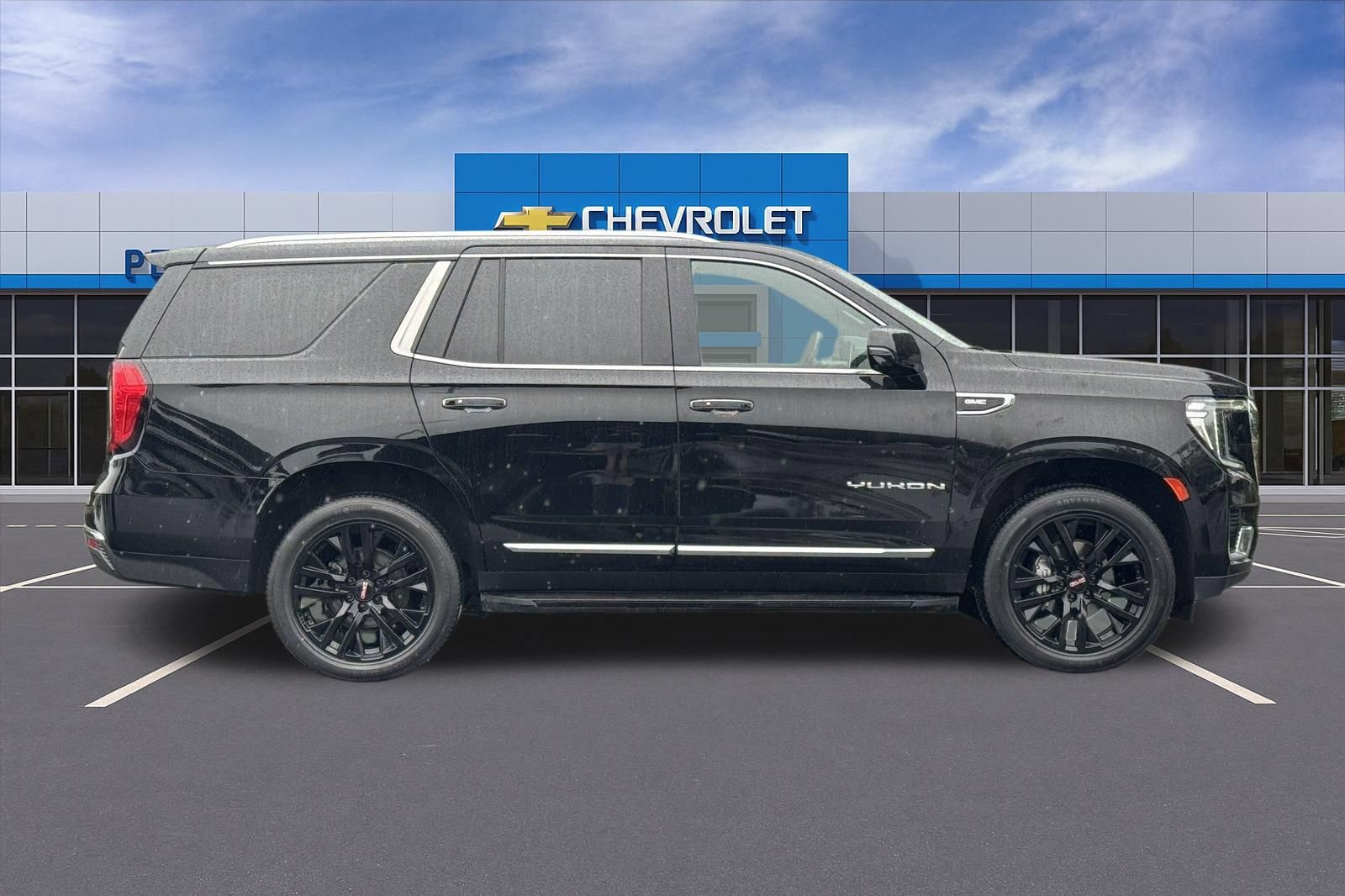 Certified 2022 GMC Yukon SLT w/ SLT Premium Package AWD/4WD image 3