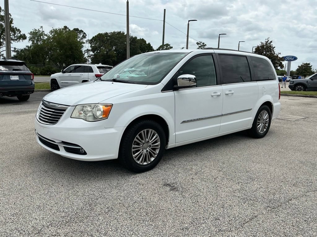 Used 2014 Chrysler Town & Country Touring-L