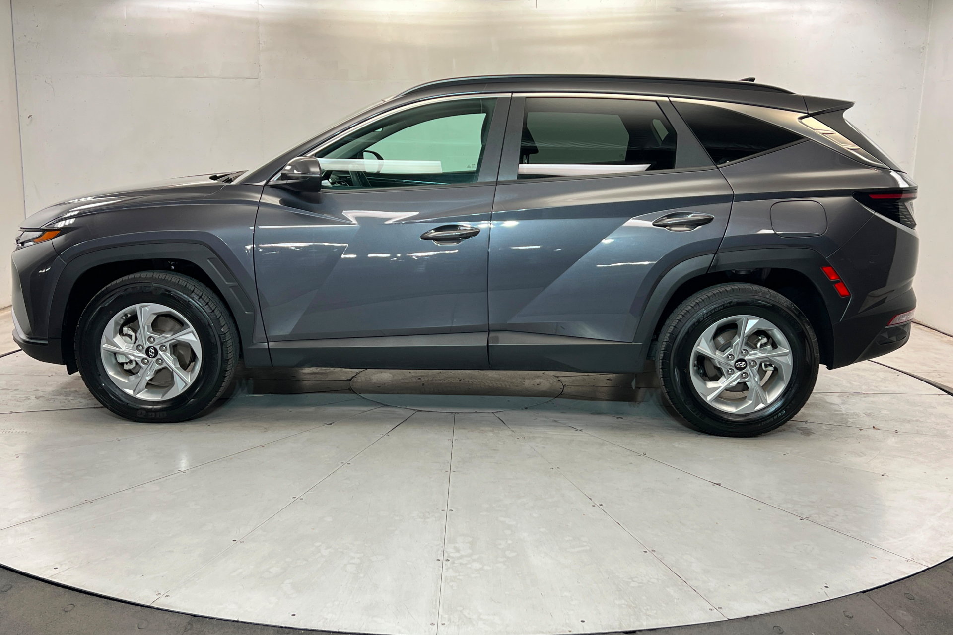 Used 2022 Hyundai Tucson SEL AWD/4WD image 2