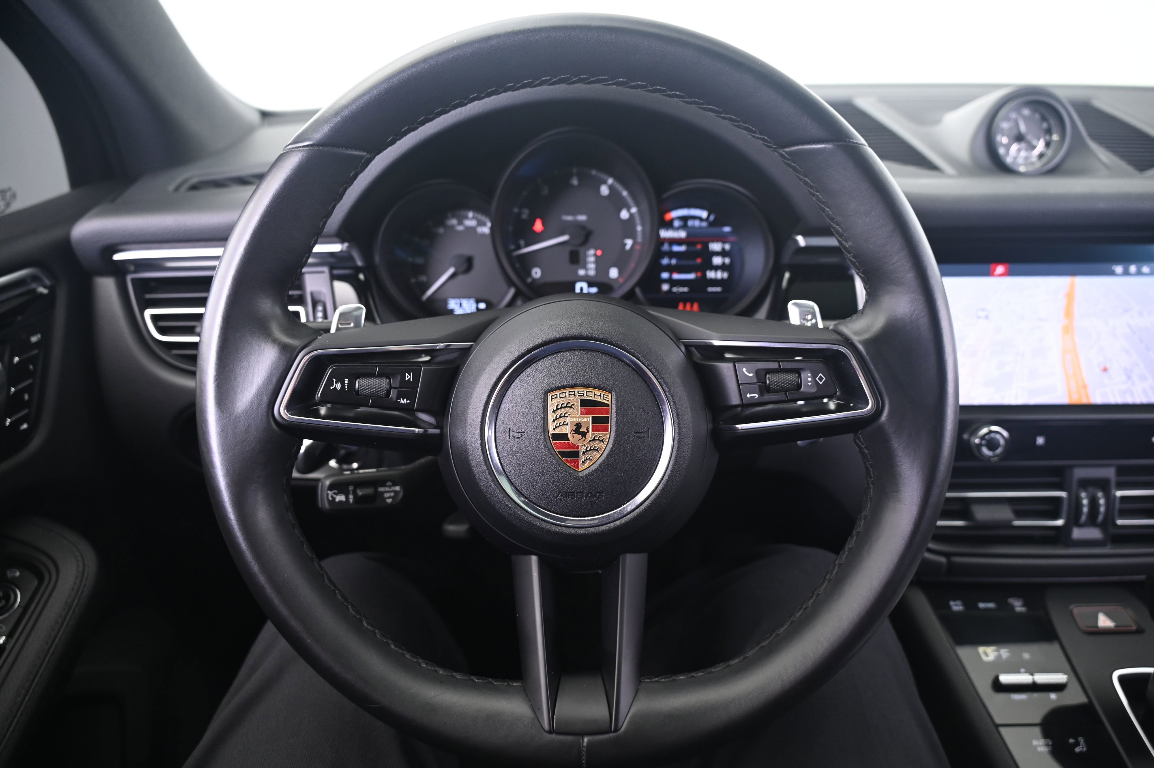 Certified 2022 Porsche Macan image 35