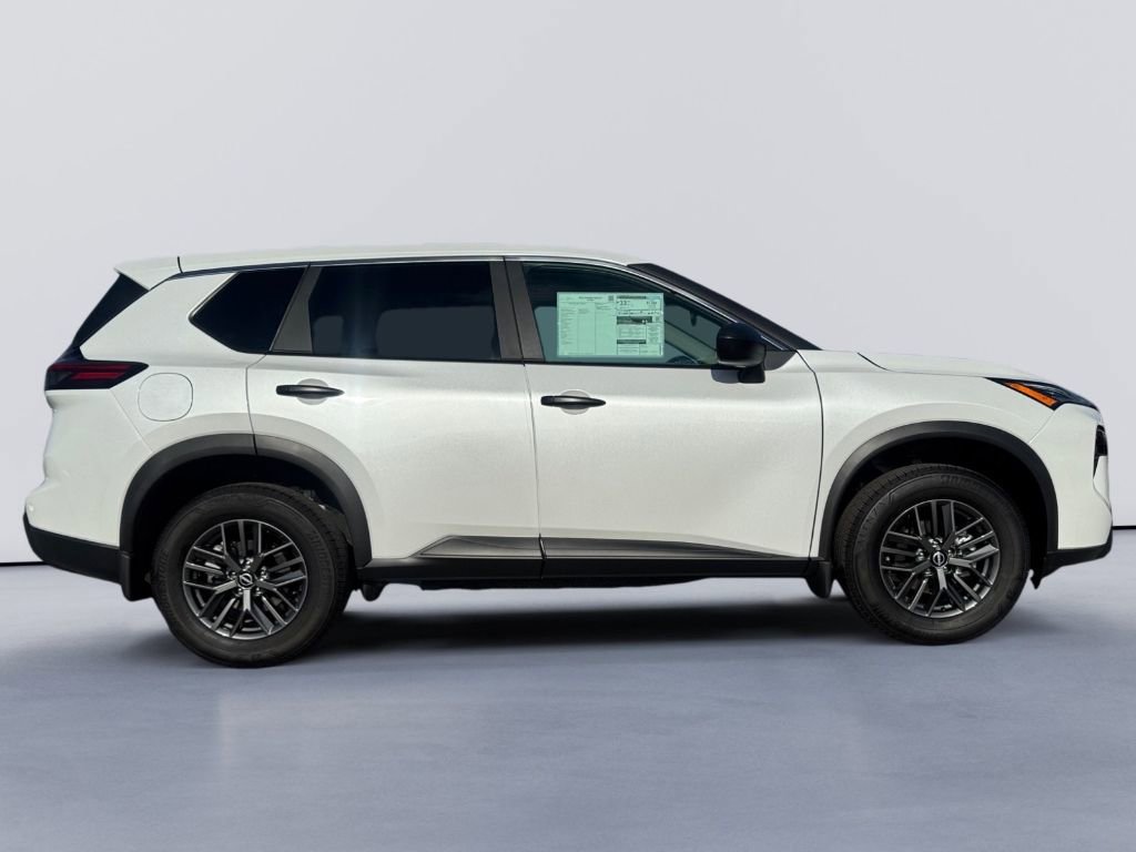 Used 2025 Nissan Rogue S image 6