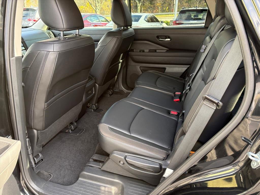 Used 2024 Nissan Pathfinder SL image 20