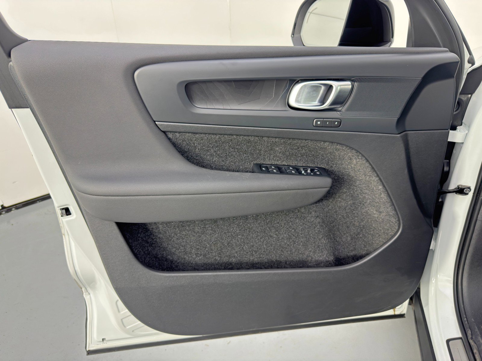 Used 2024 Volvo XC40 Recharge Plus w/ Protection Package Premier image 41