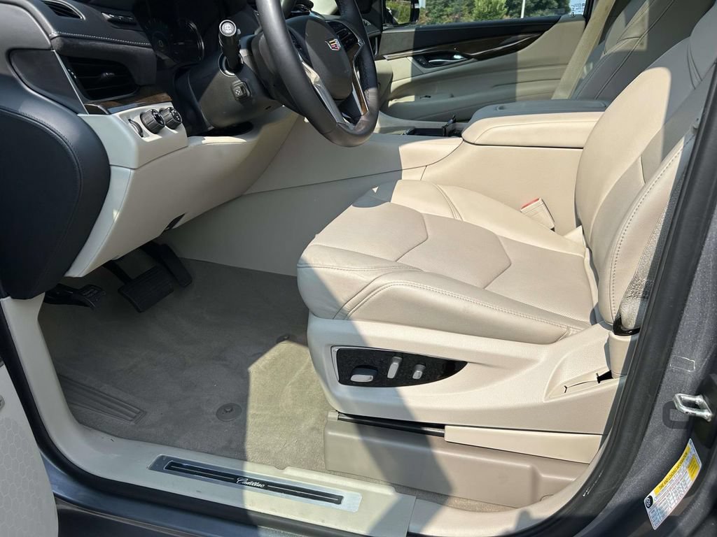 Used 2020 Cadillac Escalade Luxury AWD/4WD image 21