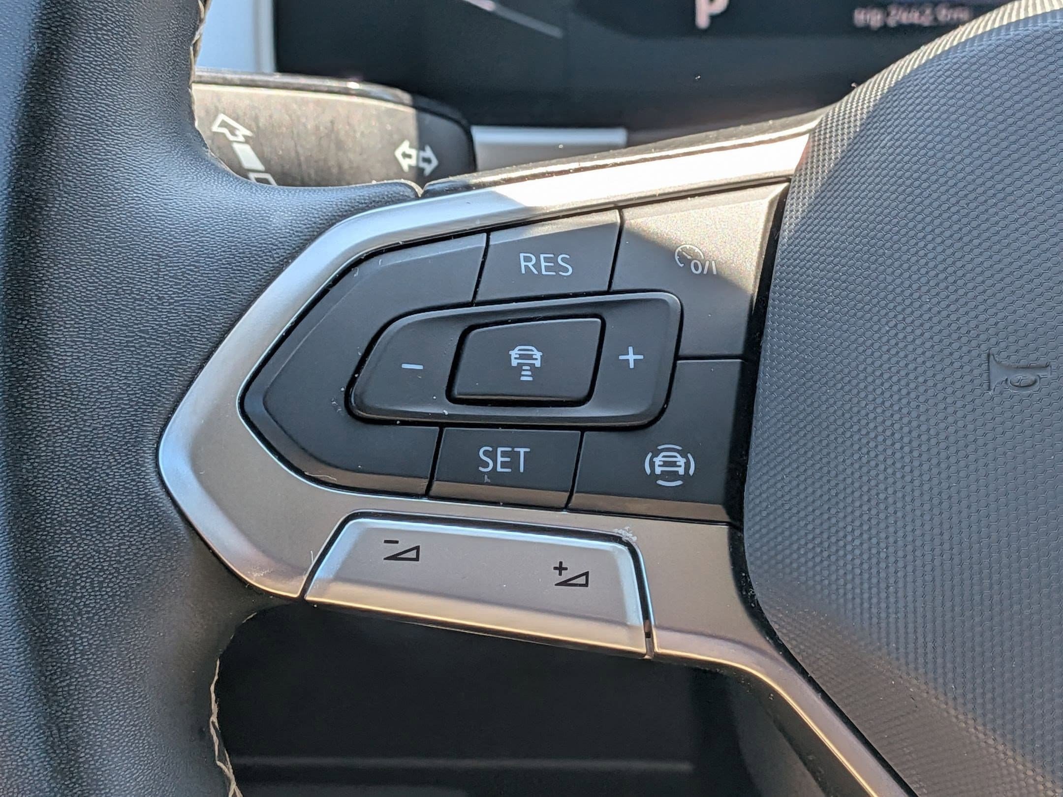 Used 2023 Volkswagen Atlas SE w/ Panoramic Sunroof Package AWD/4WD image 18