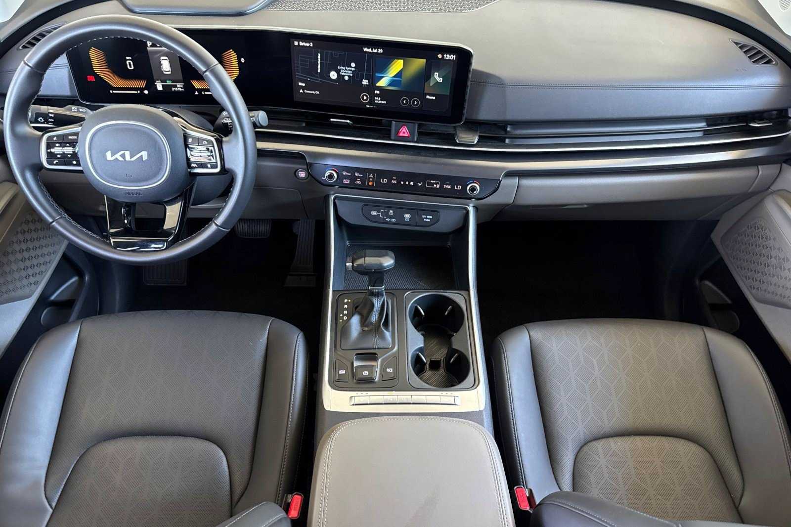 Used 2026 Kia Carnival FWD image 16