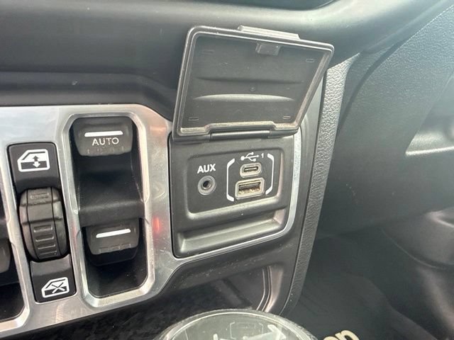 Used 2018 Jeep Wrangler Unlimited Sahara AWD/4WD image 26