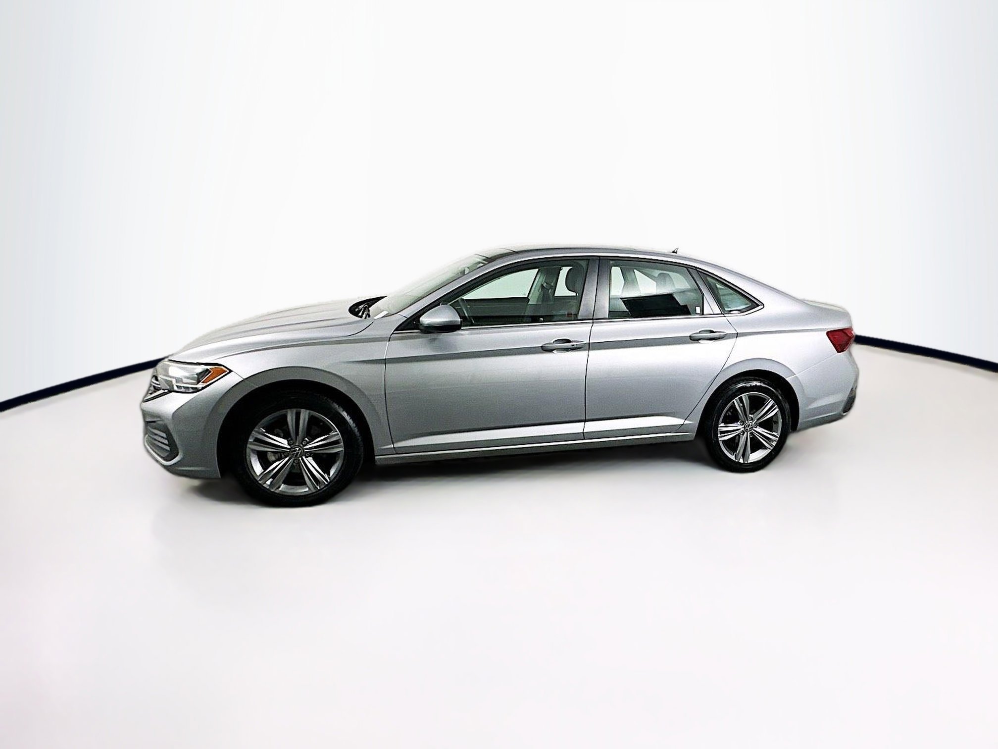 Used 2024 Volkswagen Jetta SE image 4