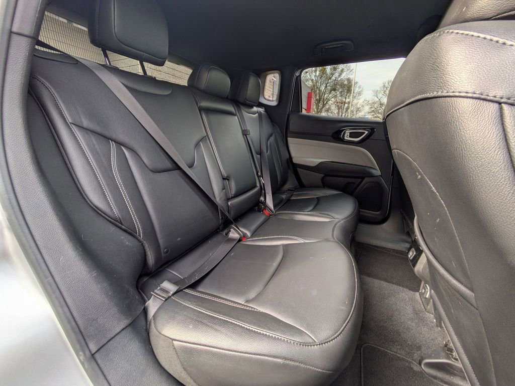 Used 2025 Jeep Compass Limited image 28