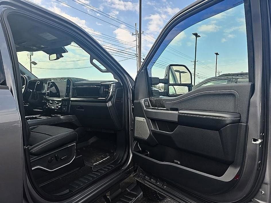 Used 2024 Ford F250 Lariat w/ Lariat Ultimate Package image 40
