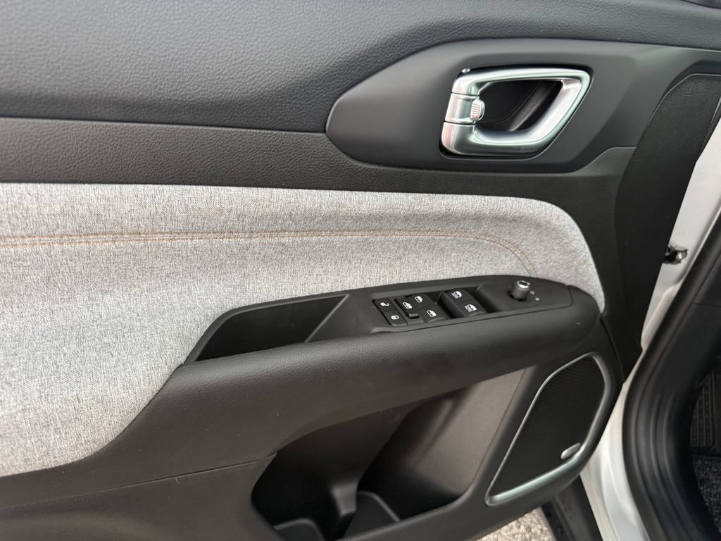 New 2026 Jeep Compass Latitude AWD/4WD image 5