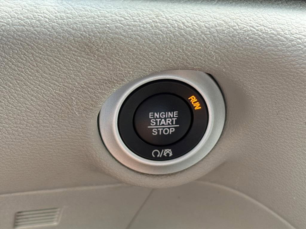 Used 2022 Chrysler Pacifica Touring-L image 18