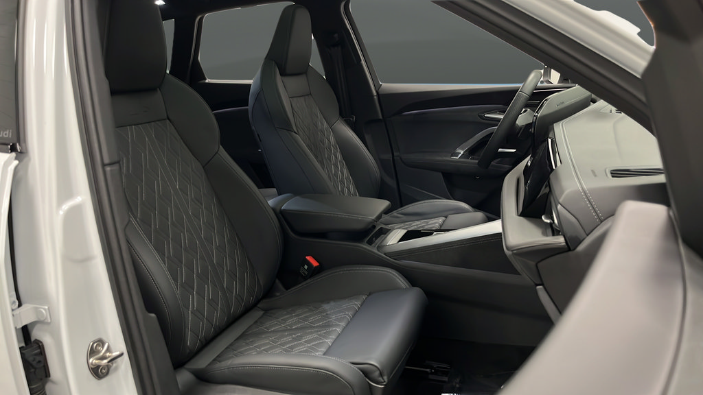 Used 2025 Audi SQ5 Premium Plus AWD/4WD image 22