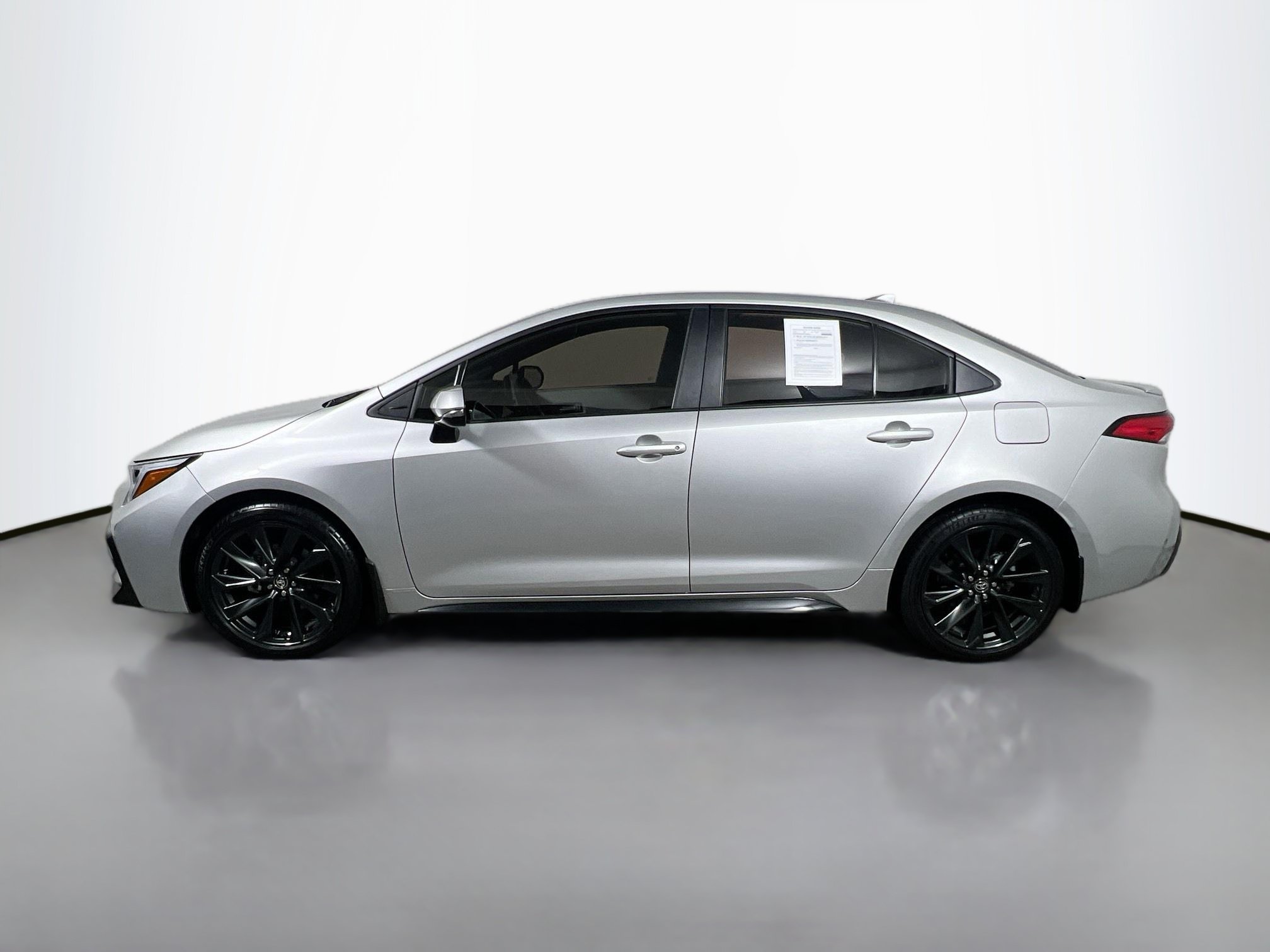 Used 2025 Toyota Corolla SE FWD image 9