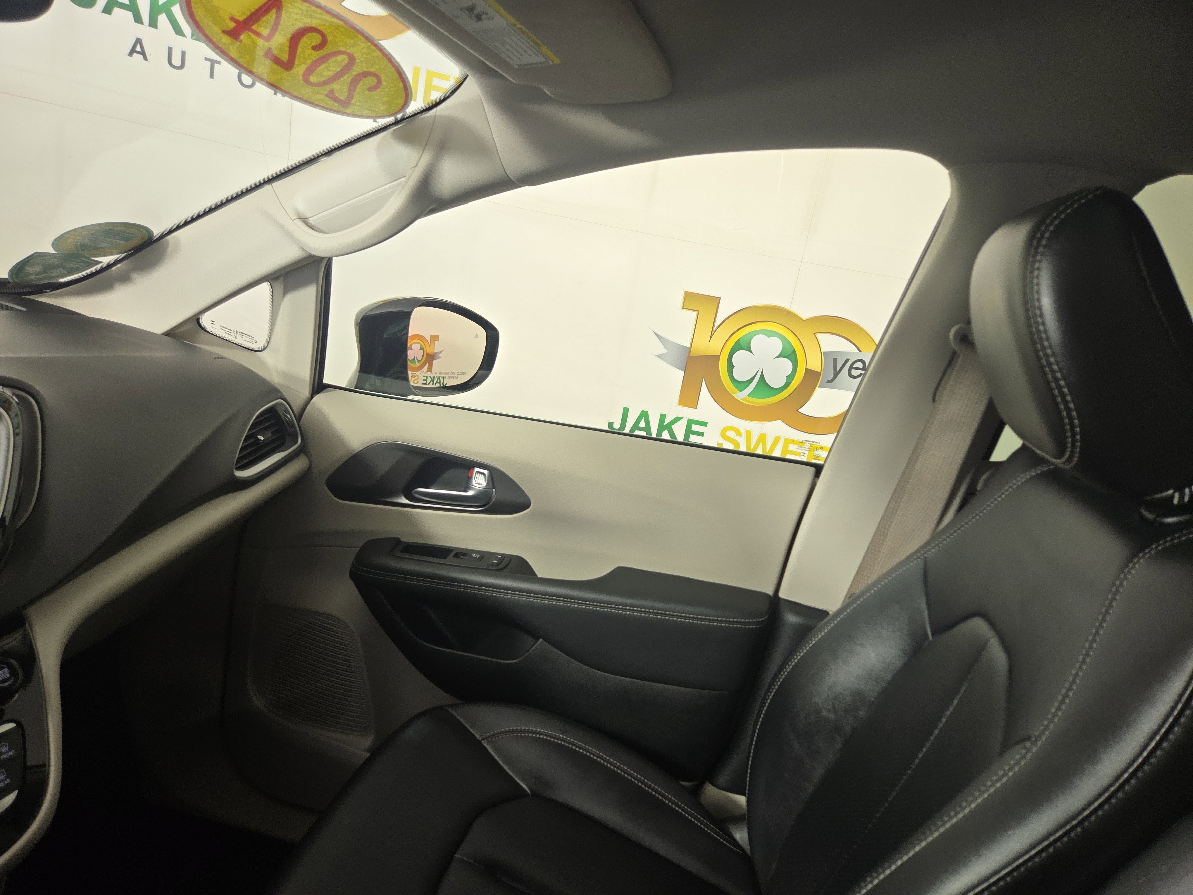 Used 2024 Chrysler Pacifica Touring-L image 24