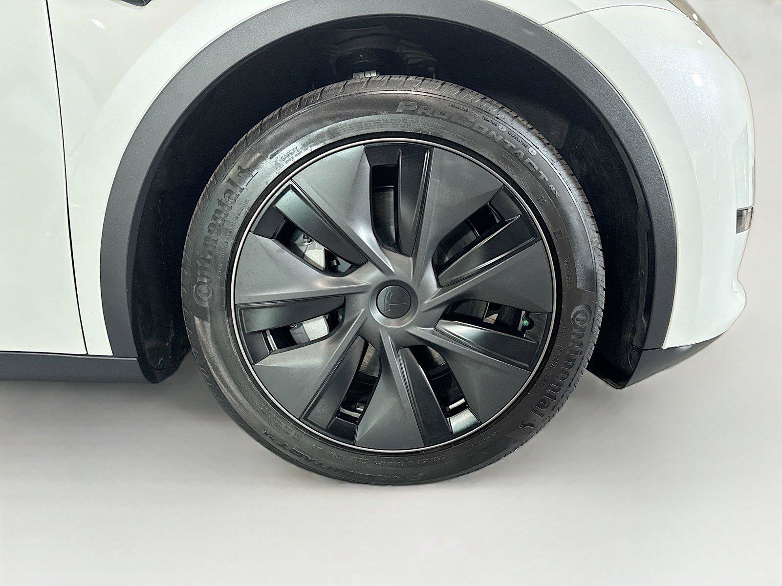 Used 2025 Tesla Model Y Long Range AWD/4WD image 35