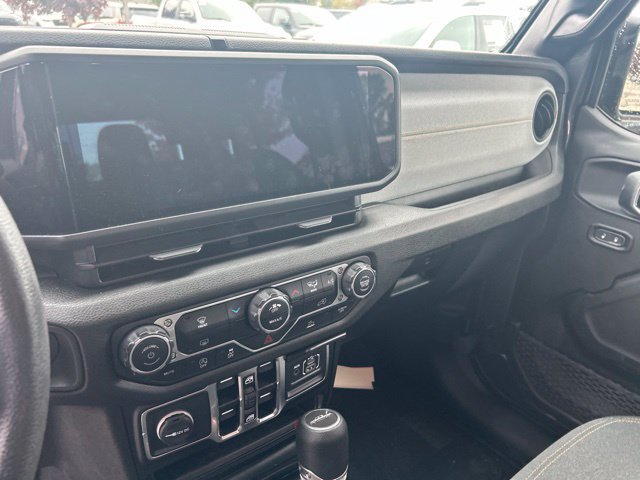 Used 2025 Jeep Gladiator Sport AWD/4WD image 11