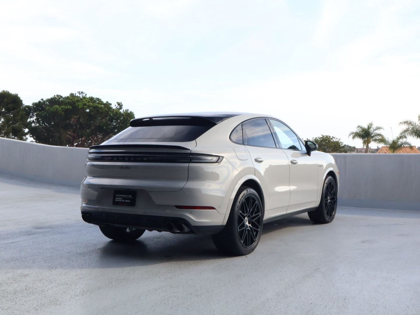 Certified 2025 Porsche Cayenne Turbo w/ Technology Package AWD/4WD image 9
