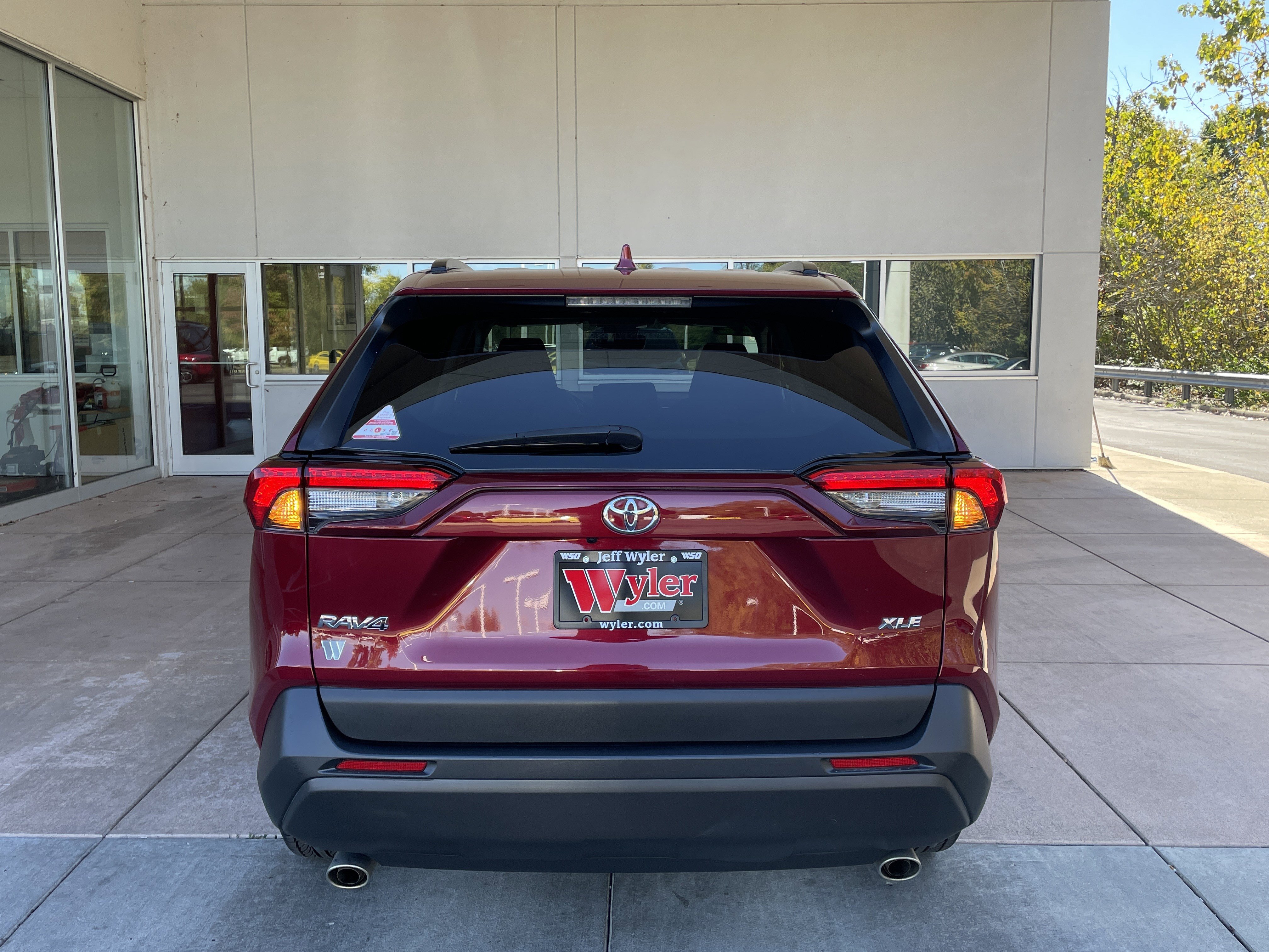 Used 2022 Toyota RAV4 XLE w/ Convenience Package image 21
