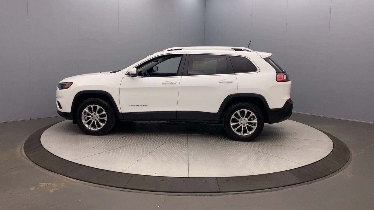 Used 2021 Jeep Cherokee Latitude Plus AWD/4WD image 2