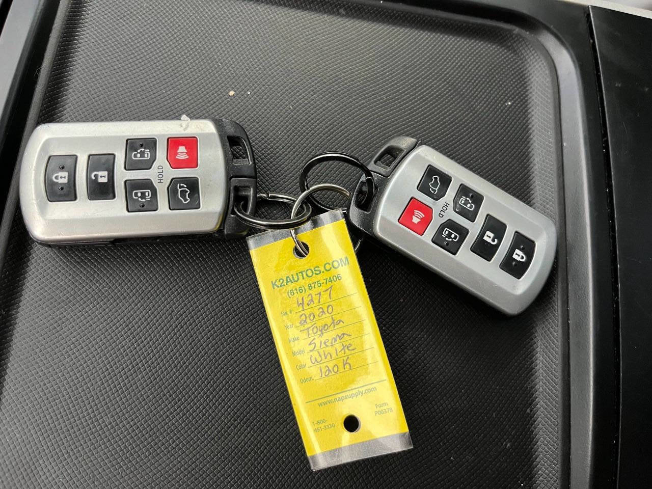 Used 2020 Toyota Sienna XLE image 15