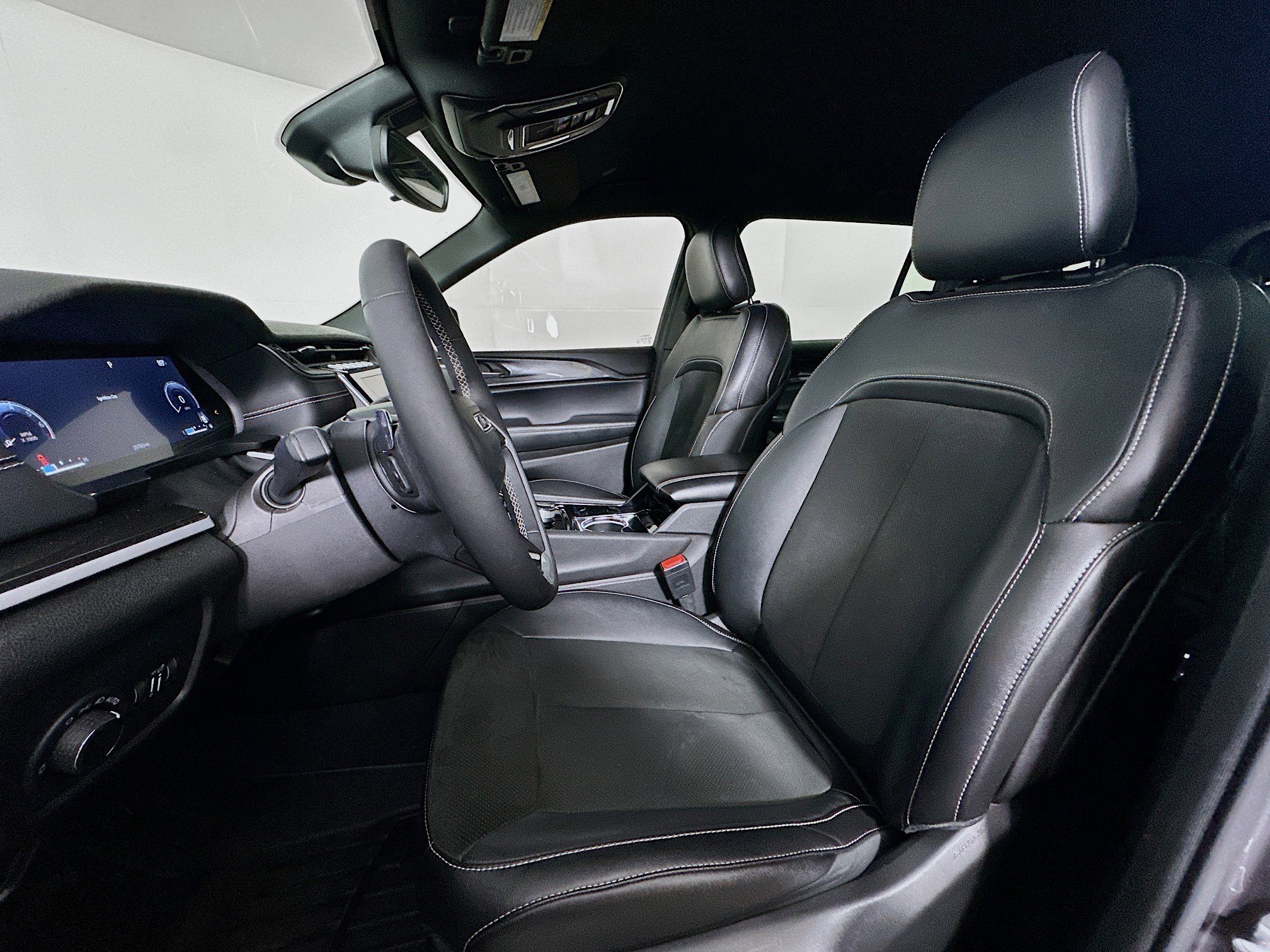 Used 2023 Jeep Grand Cherokee L Laredo AWD/4WD image 13