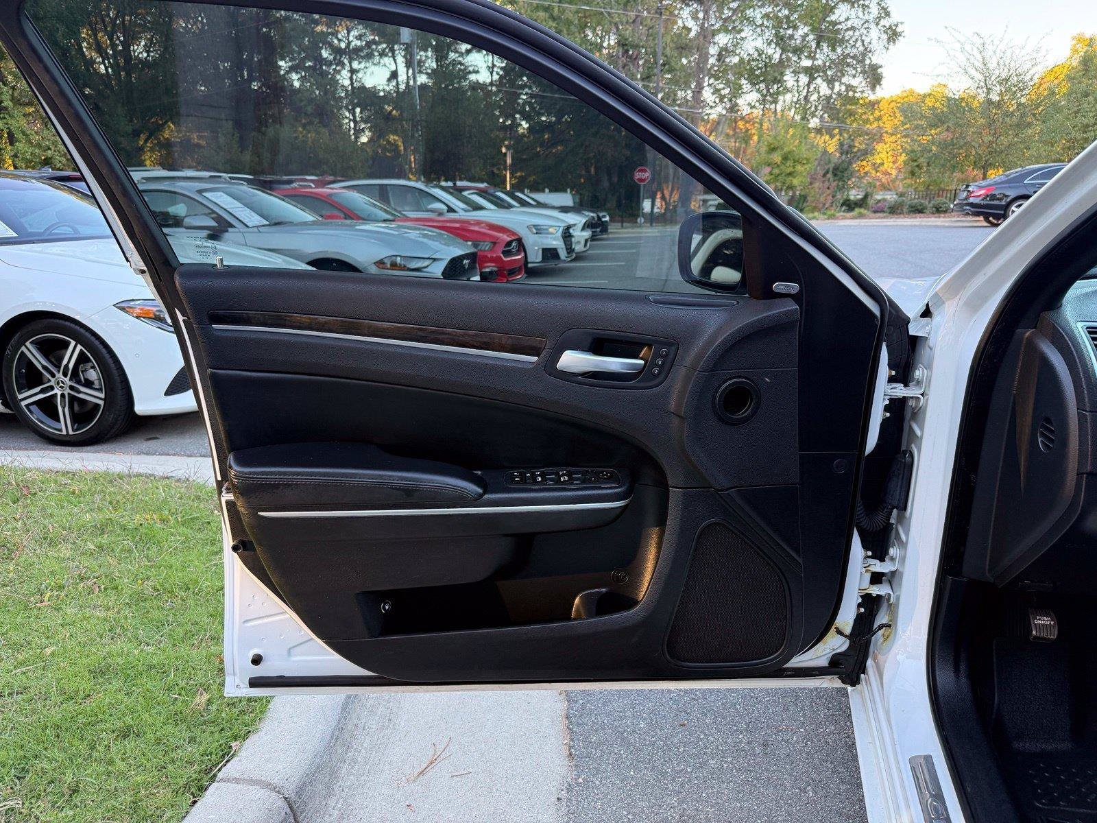 Used 2014 Chrysler 300 C RWD image 15