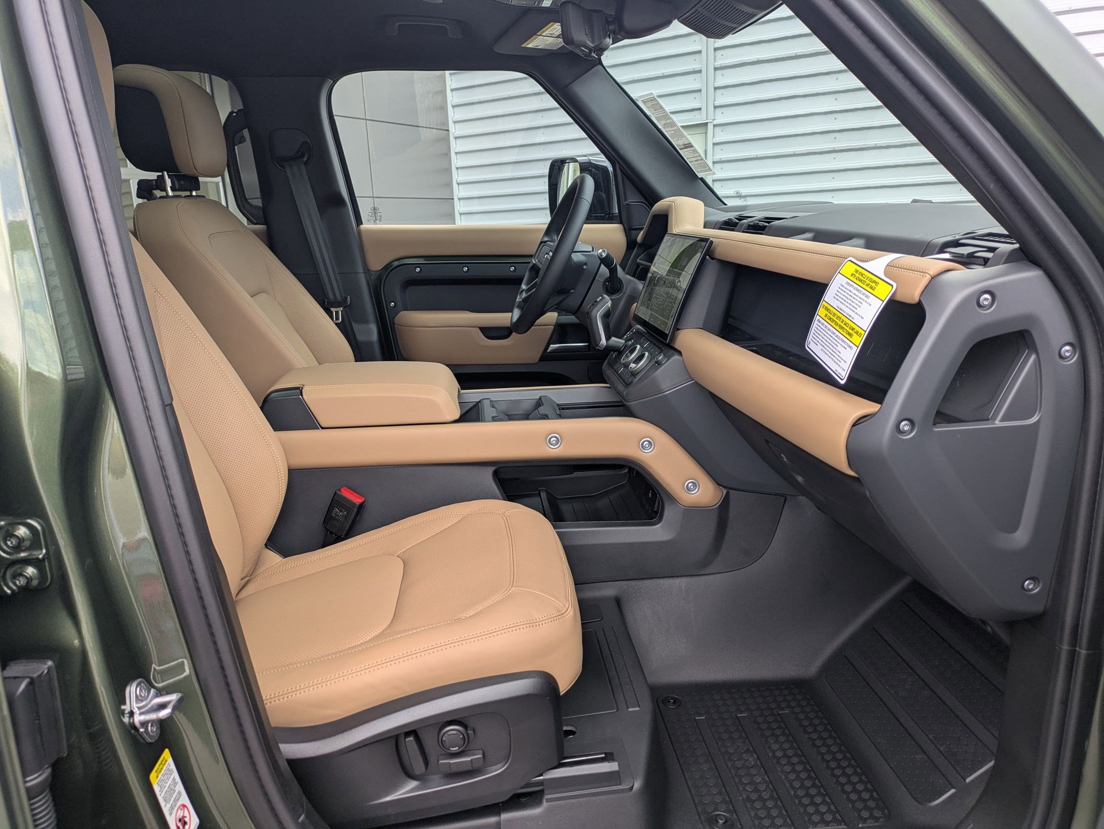 New 2026 Land Rover Defender 110 X-Dynamic SE AWD/4WD image 32