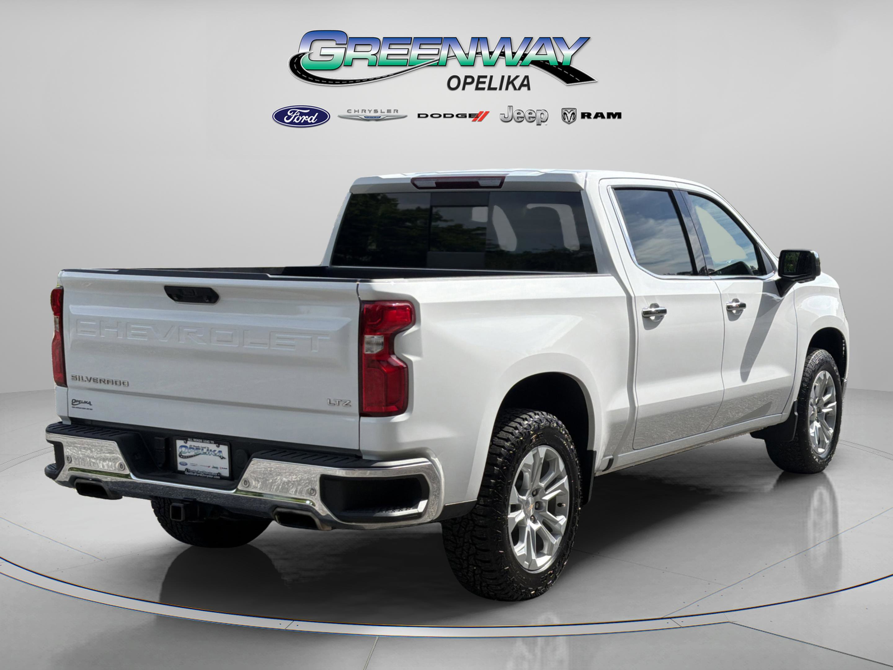 Used 2023 Chevrolet Silverado 1500 LTZ AWD/4WD image 7