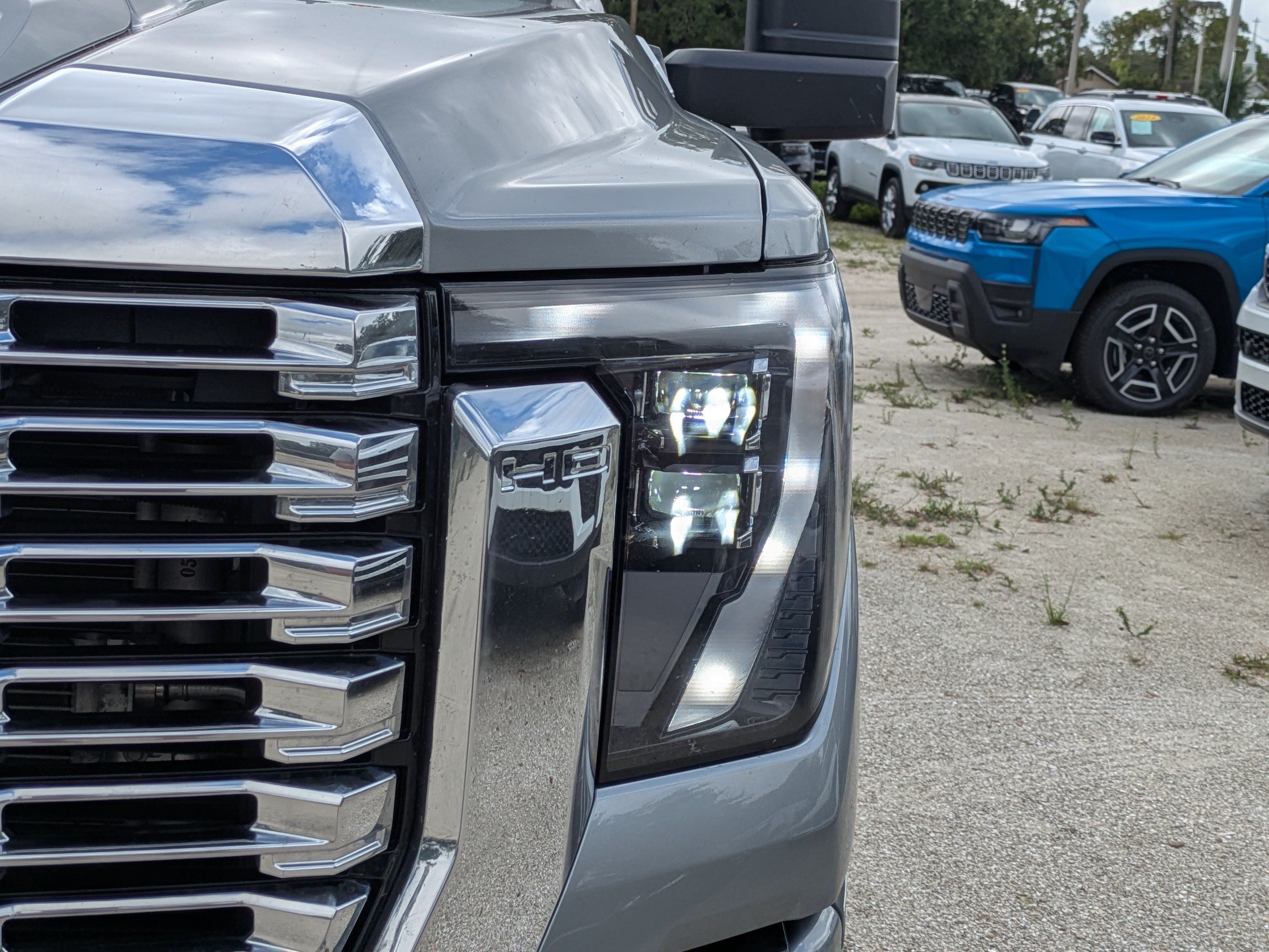 Used 2025 GMC Sierra 2500 Denali w/ Technology Package AWD/4WD image 9