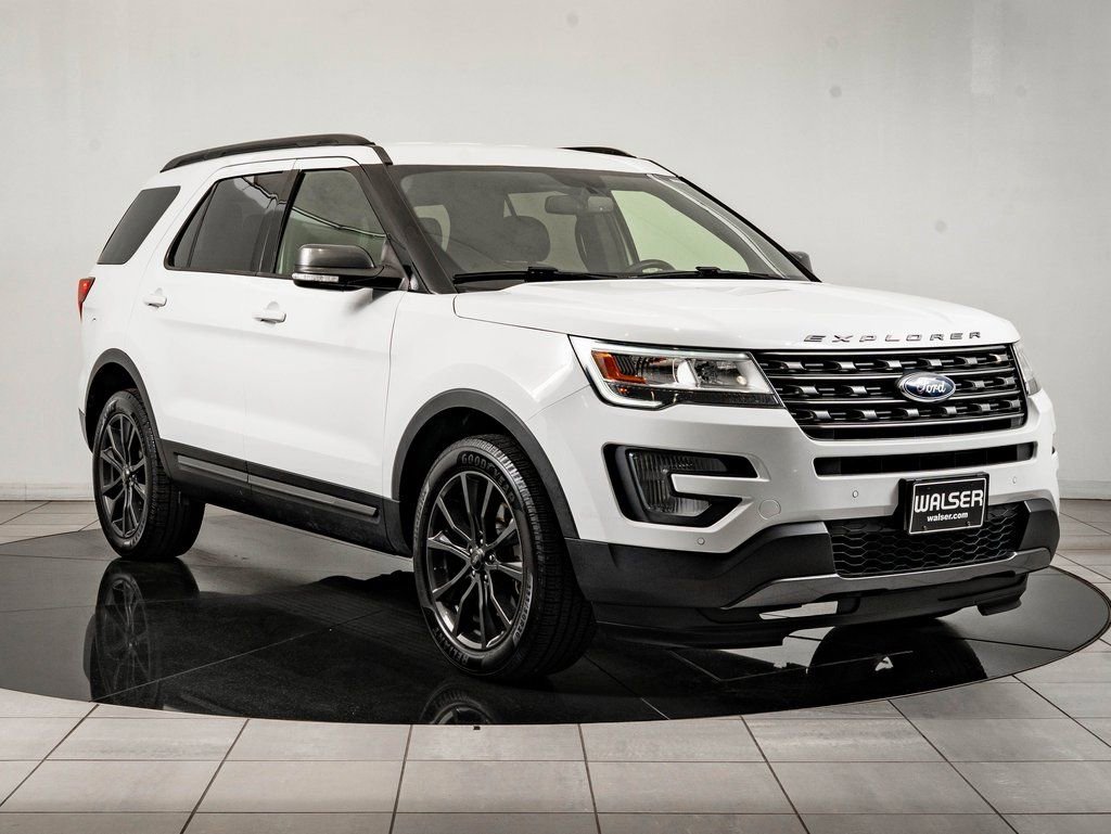 Used 2017 Ford Explorer XLT w/ Equipment Group 202A image 12
