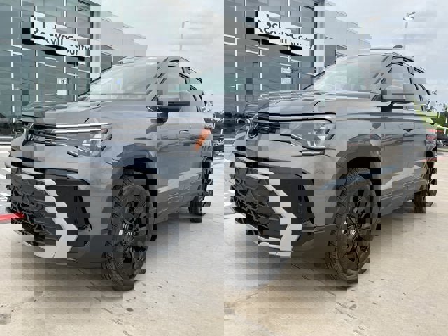 New 2025 Volkswagen Taos SE image 2