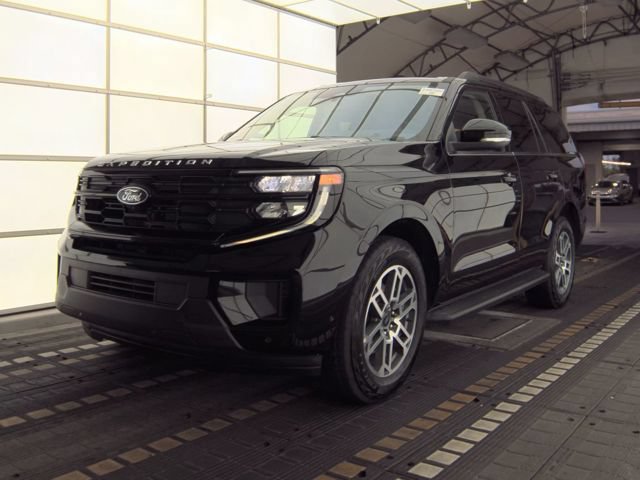 Used 2025 Ford Expedition Active AWD/4WD image 9