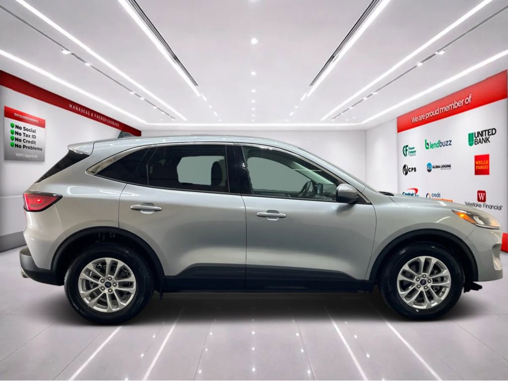 Used 2021 Ford Escape SE FWD image 8