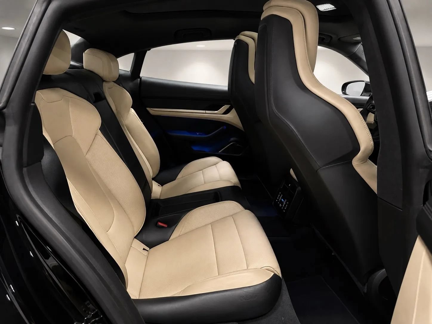 Used 2020 Porsche Taycan Turbo S AWD/4WD image 21