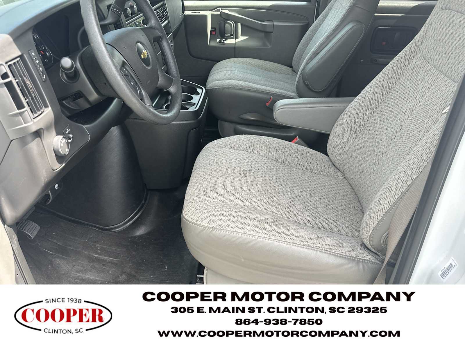 Used 2025 Chevrolet Express 3500 LS RWD image 9