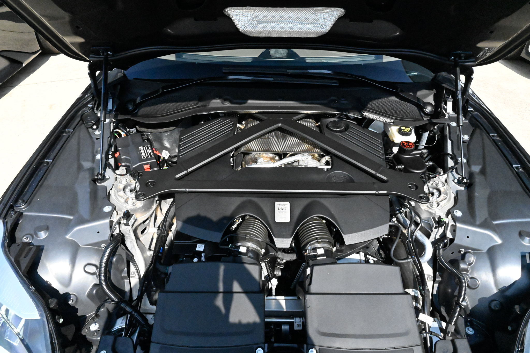 Used 2024 Aston Martin DB12 Coupe RWD image 31