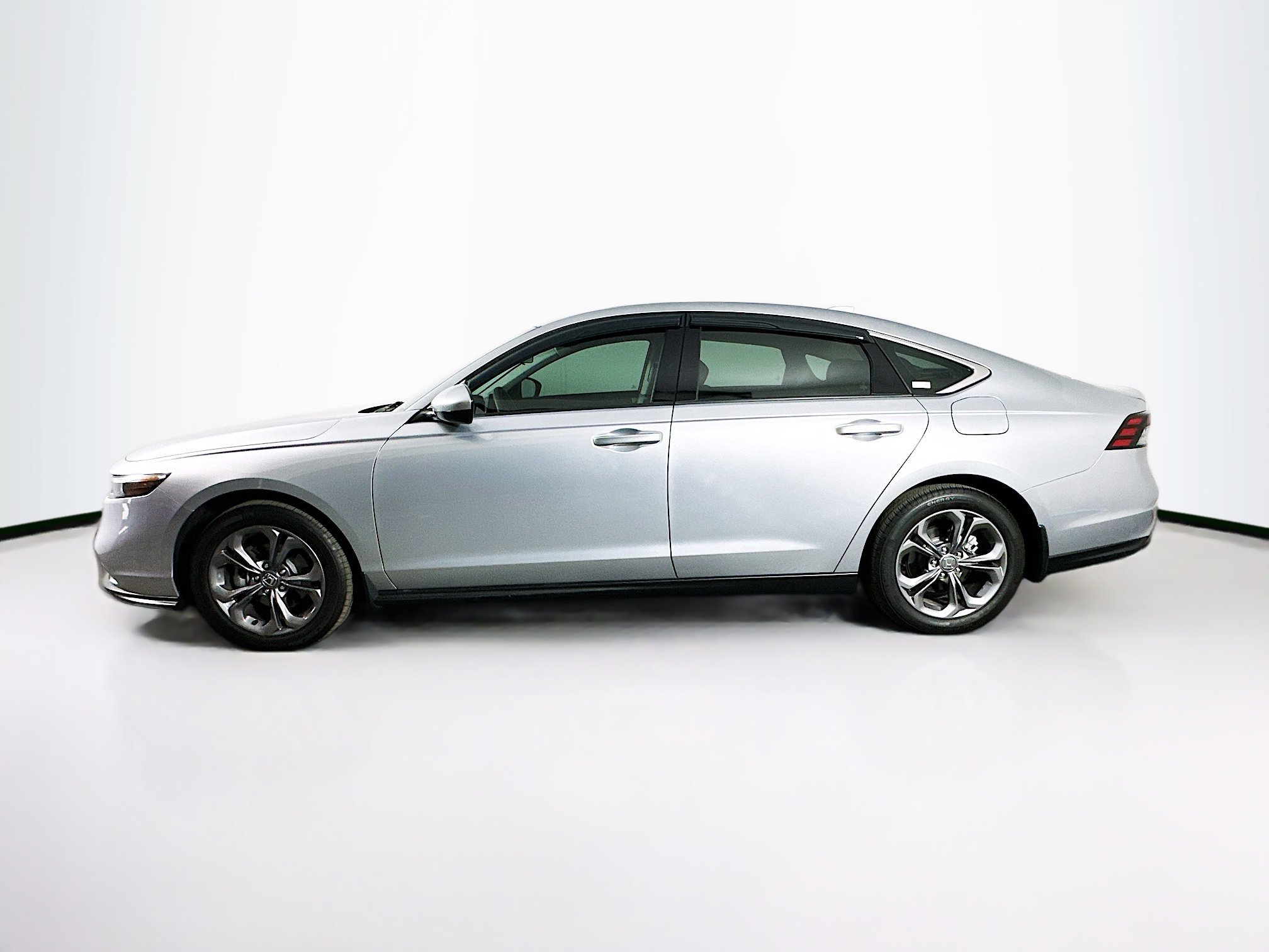 Used 2024 Honda Accord EX image 4