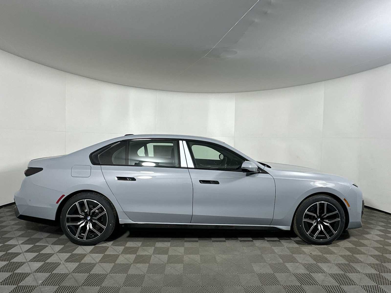 New 2026 BMW 760i xDrive w/ Executive Package AWD/4WD image 8