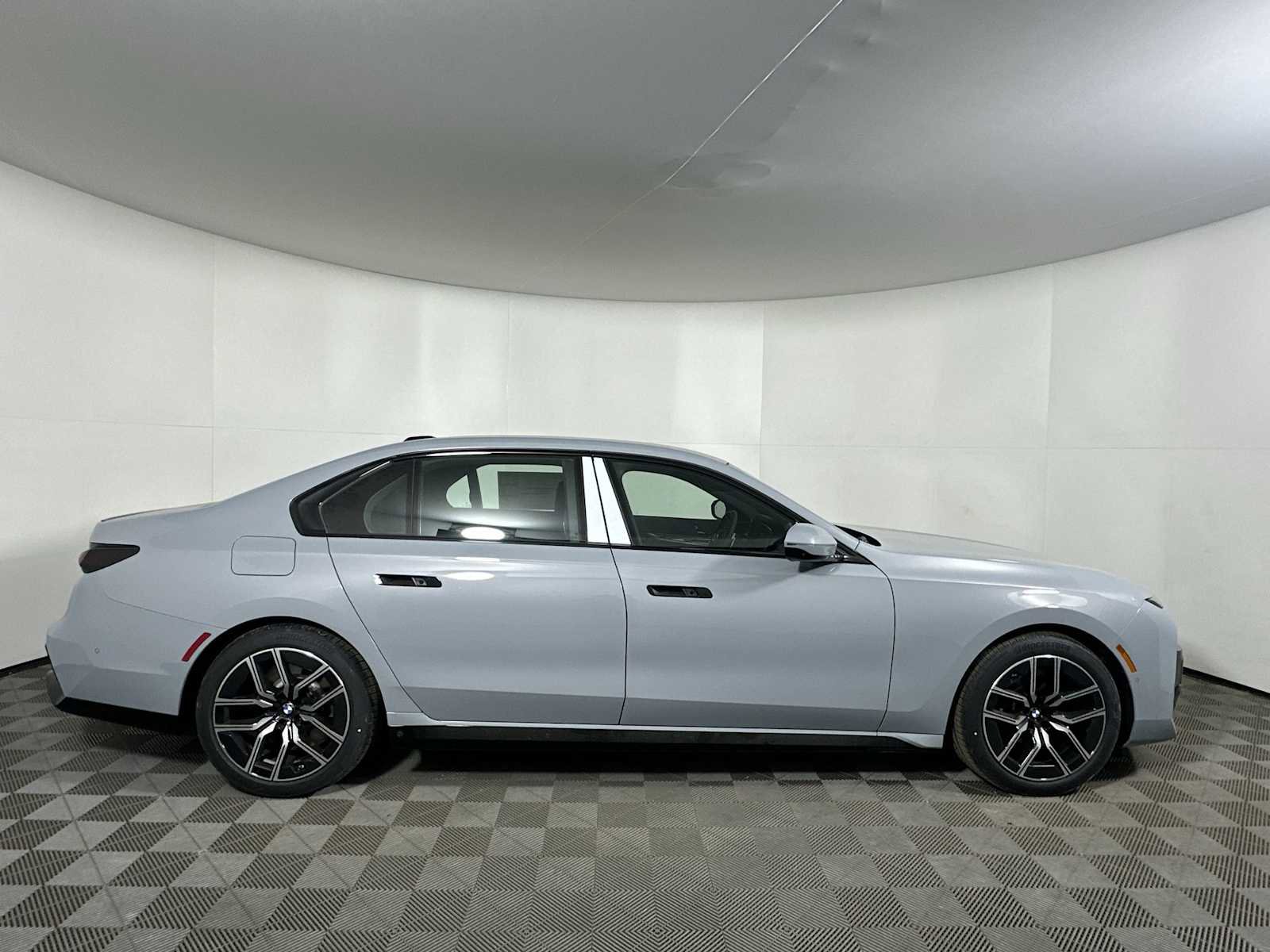 New 2026 BMW 760i xDrive w/ Executive Package image 8