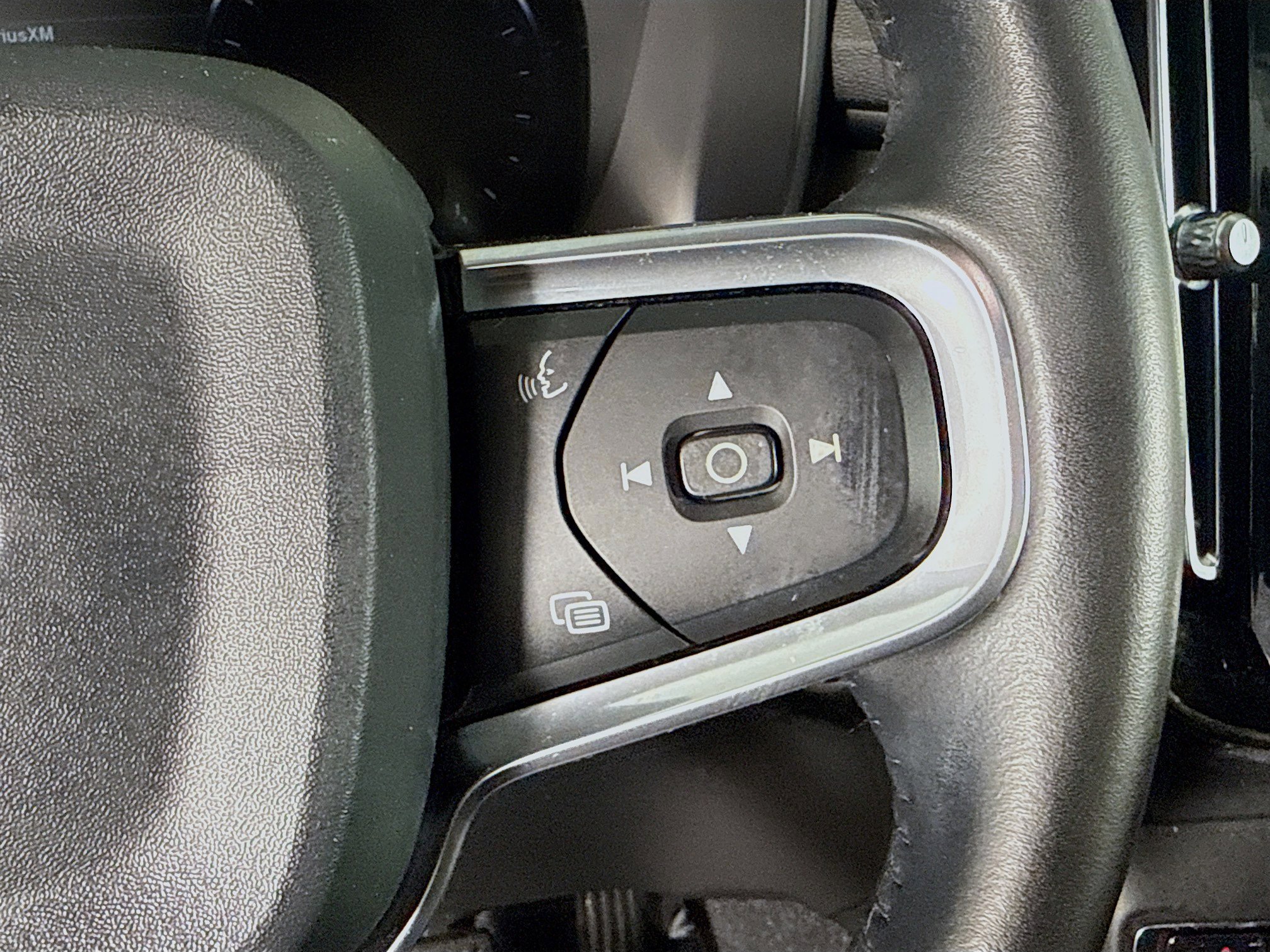 Used 2020 Volvo XC40 T5 Inscription image 15