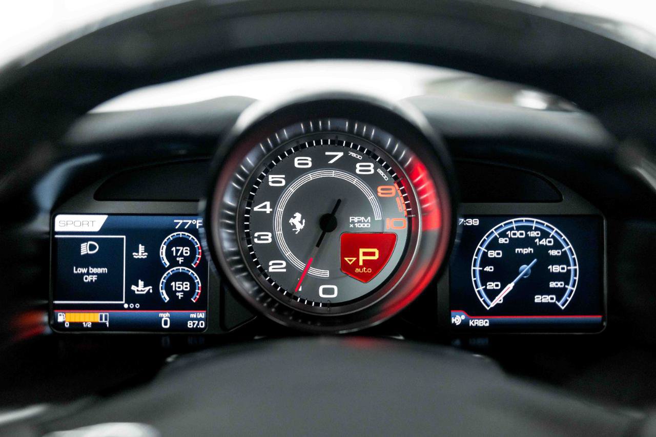 Used 2018 Ferrari 812 Superfast RWD image 78