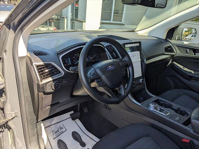 Used 2021 Ford Edge SE image 9