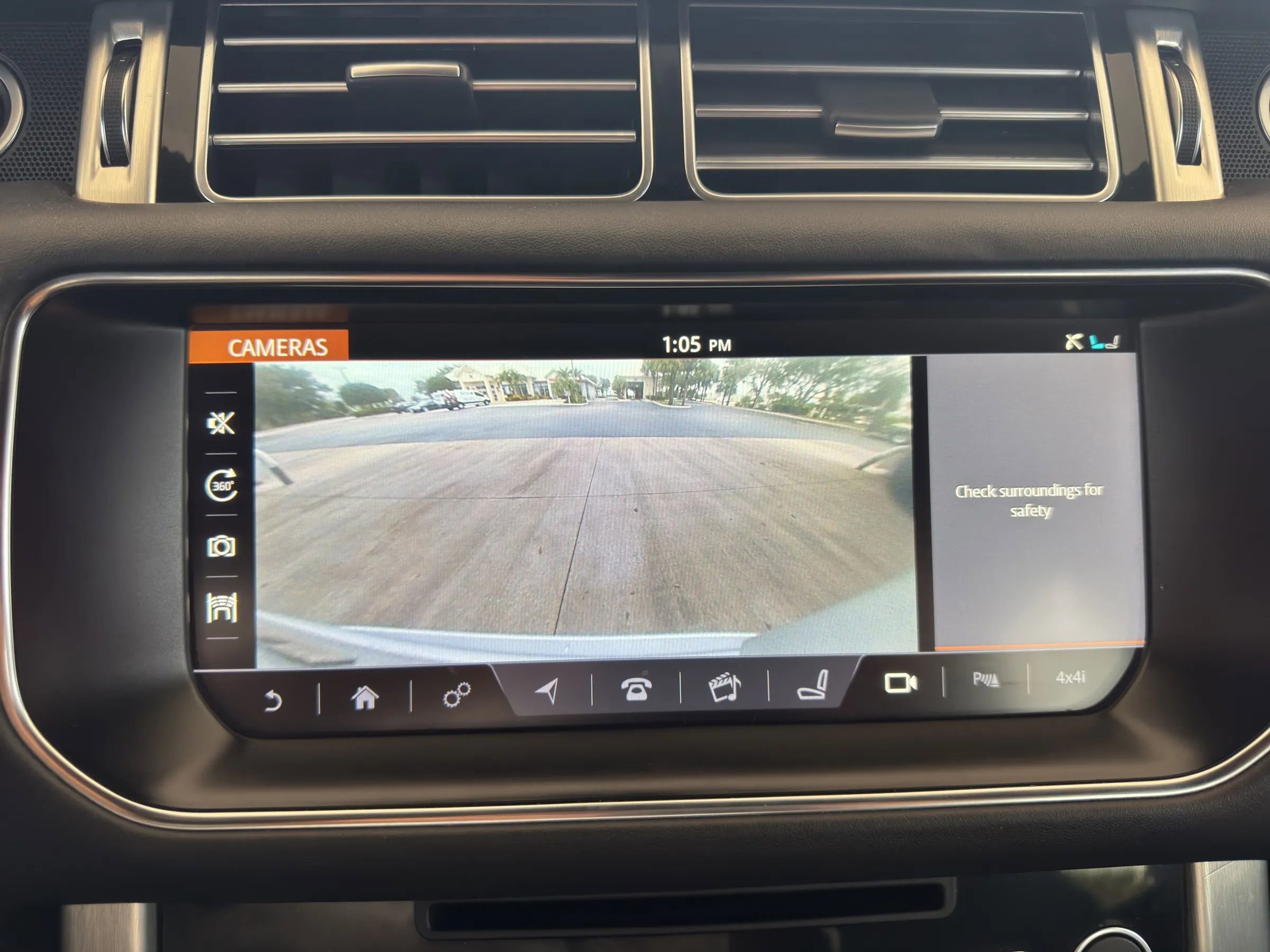 Used 2017 Land Rover Range Rover HSE image 29