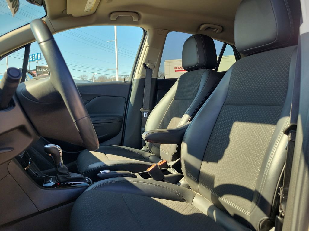 Used 2022 Buick Encore Preferred w/ Safety Package II image 16