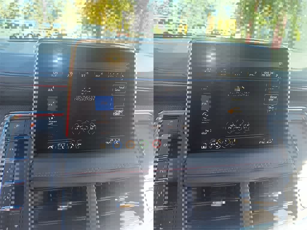 Used 2021 Chevrolet Suburban RST w/ Luxury Package image 16