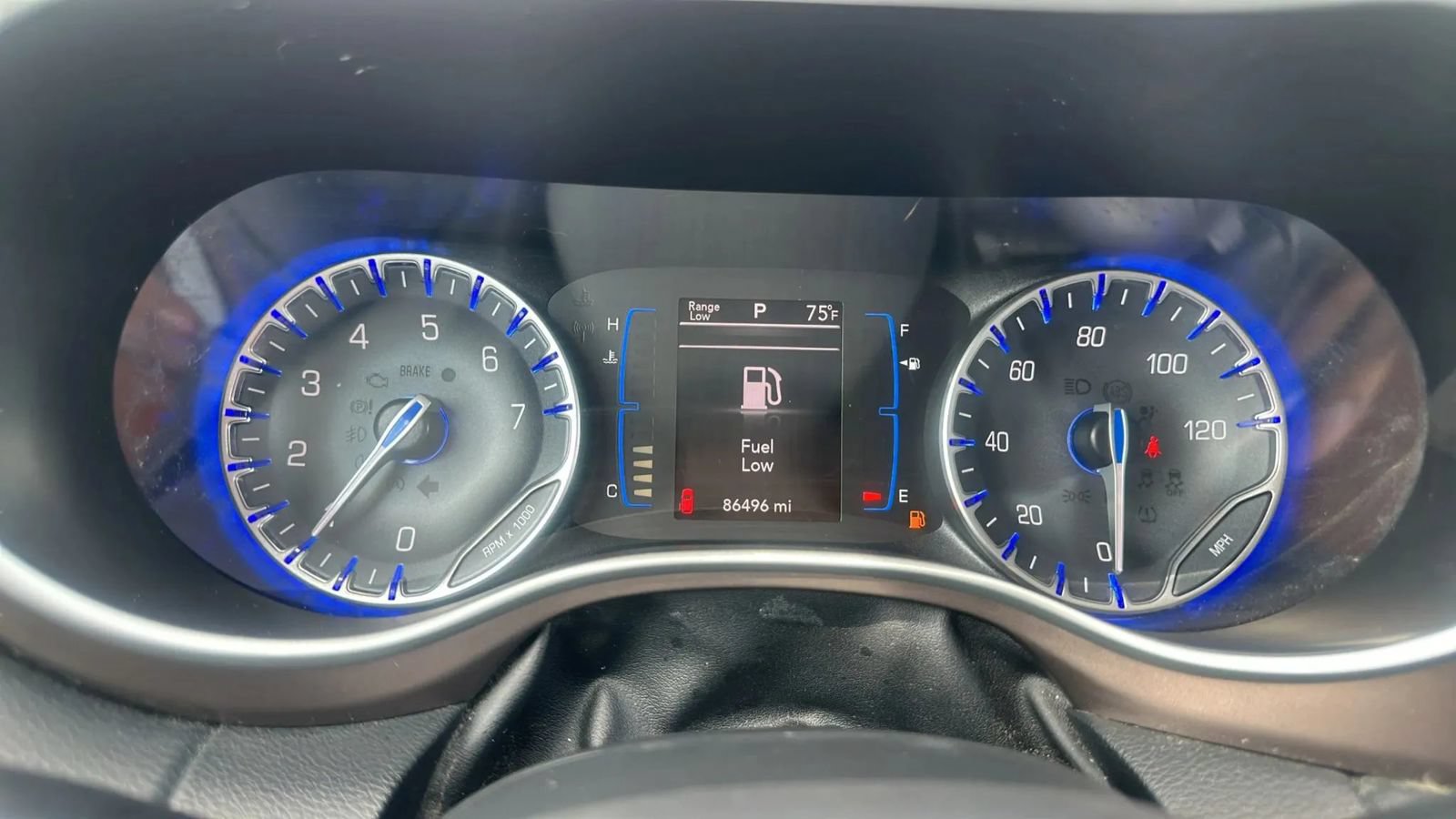 Used 2017 Chrysler Pacifica Touring-L FWD image 22